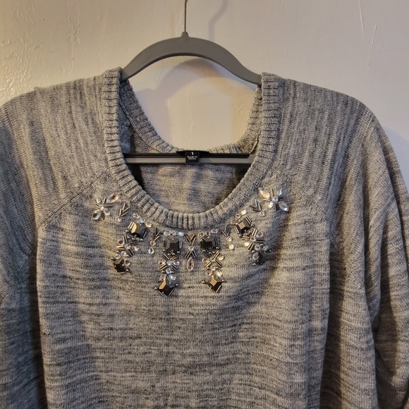 Torrid womens size 1 jeweled collar grey & white sweater - Picture 2 of 8